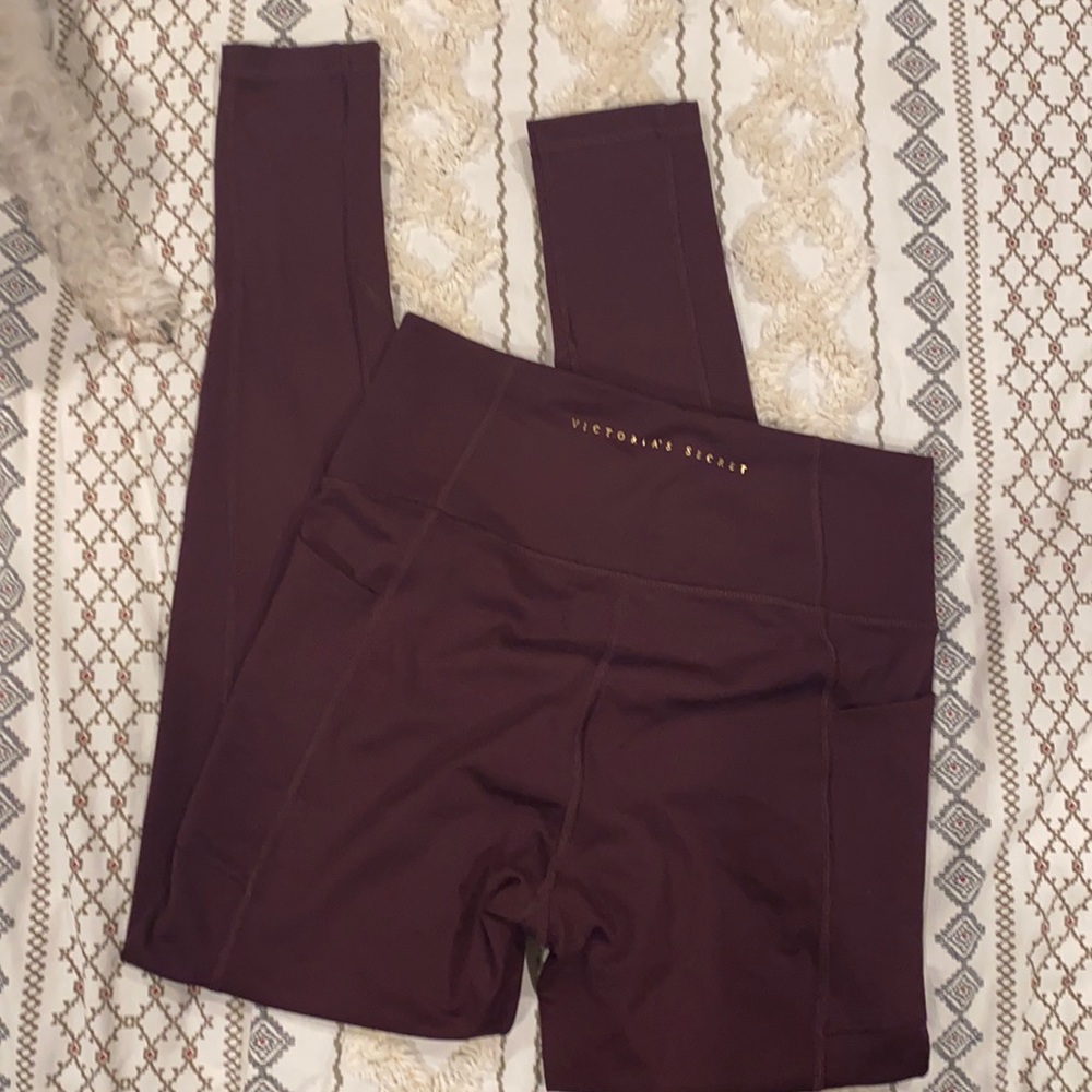Victoria’s Secret Incredible Essential Leggings